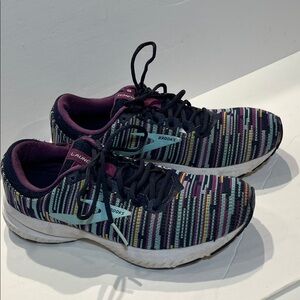 Brooks Women's Launch 6, Striped Athletic Shoes - Navy and Purple. Size 8